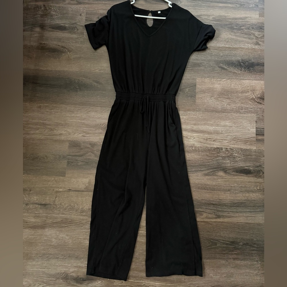 Chic Black V-Neck Jumpsuit